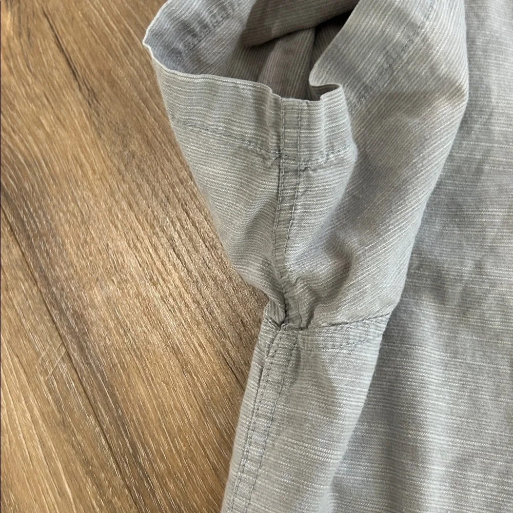 The North Face Mens Button Up Shirt Sz M Short Sleeve Gray light striped Shirt